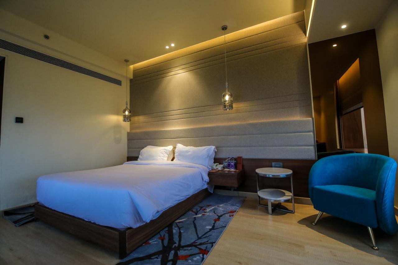 Hotel Radisson Blu Towers Kaushambi Delhi Ncr Ghaziabad Zewnętrze zdjęcie A room at the hotel