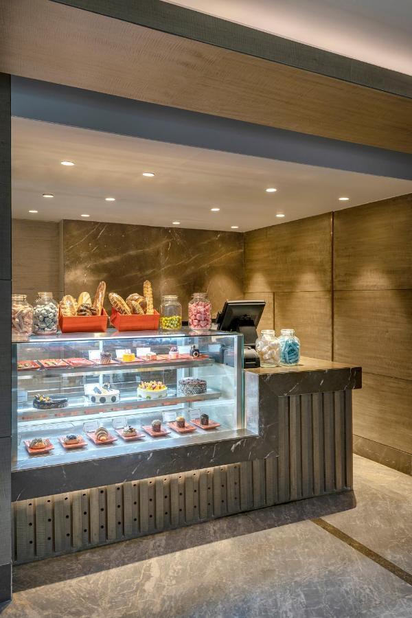 Hotel Radisson Blu Towers Kaushambi Delhi Ncr Ghaziabad Zewnętrze zdjęcie The Pastry Shop