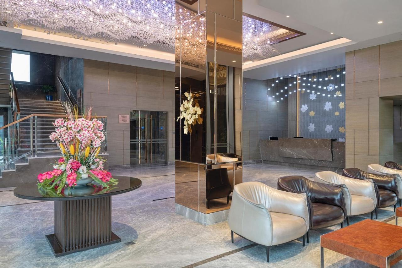 Hotel Radisson Blu Towers Kaushambi Delhi Ncr Ghaziabad Zewnętrze zdjęcie Lobby
