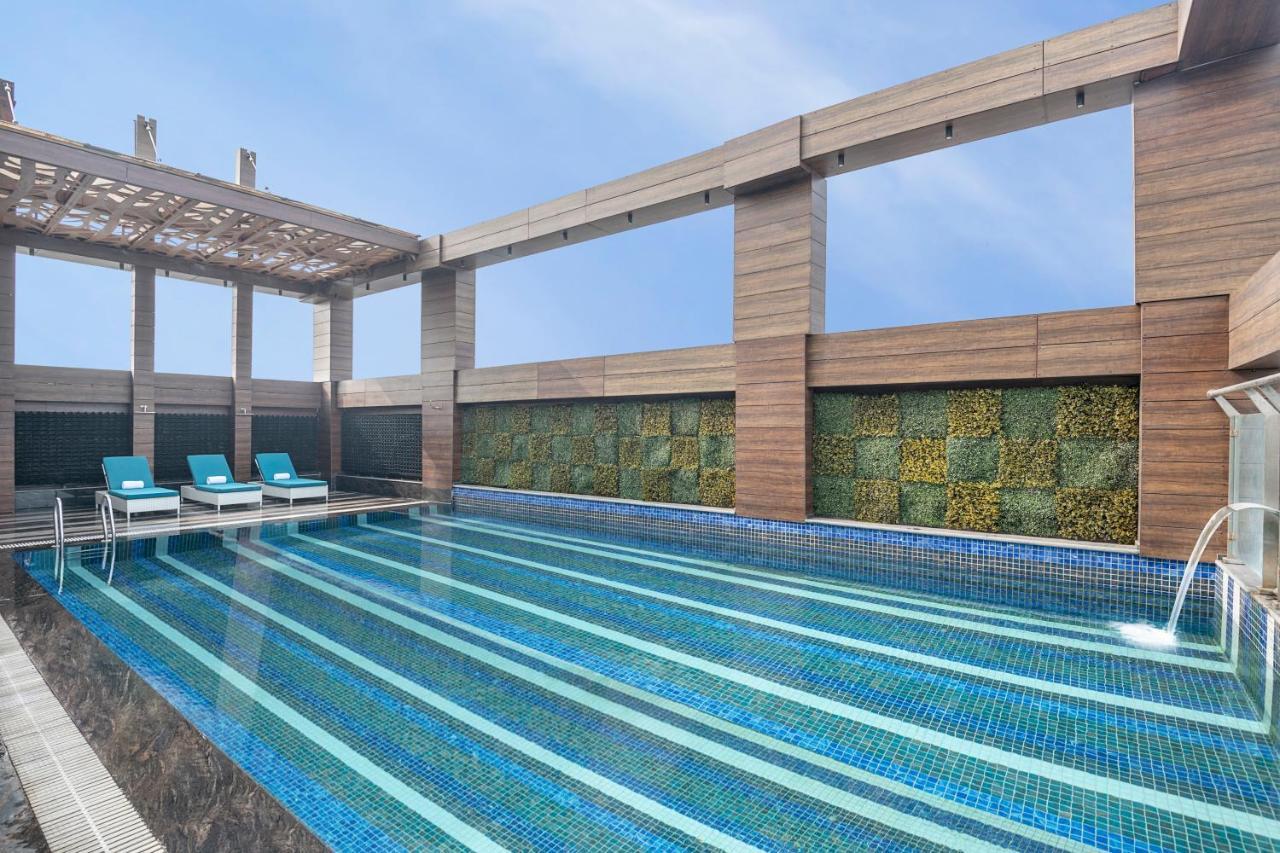 Hotel Radisson Blu Towers Kaushambi Delhi Ncr Ghaziabad Zewnętrze zdjęcie Rooftop pool