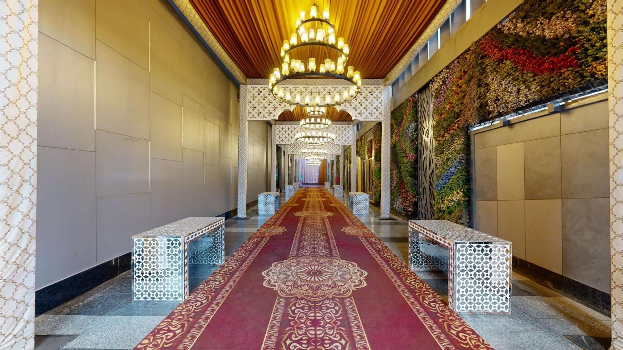 Hotel Radisson Blu Towers Kaushambi Delhi Ncr Ghaziabad Zewnętrze zdjęcie The interior of the hotel