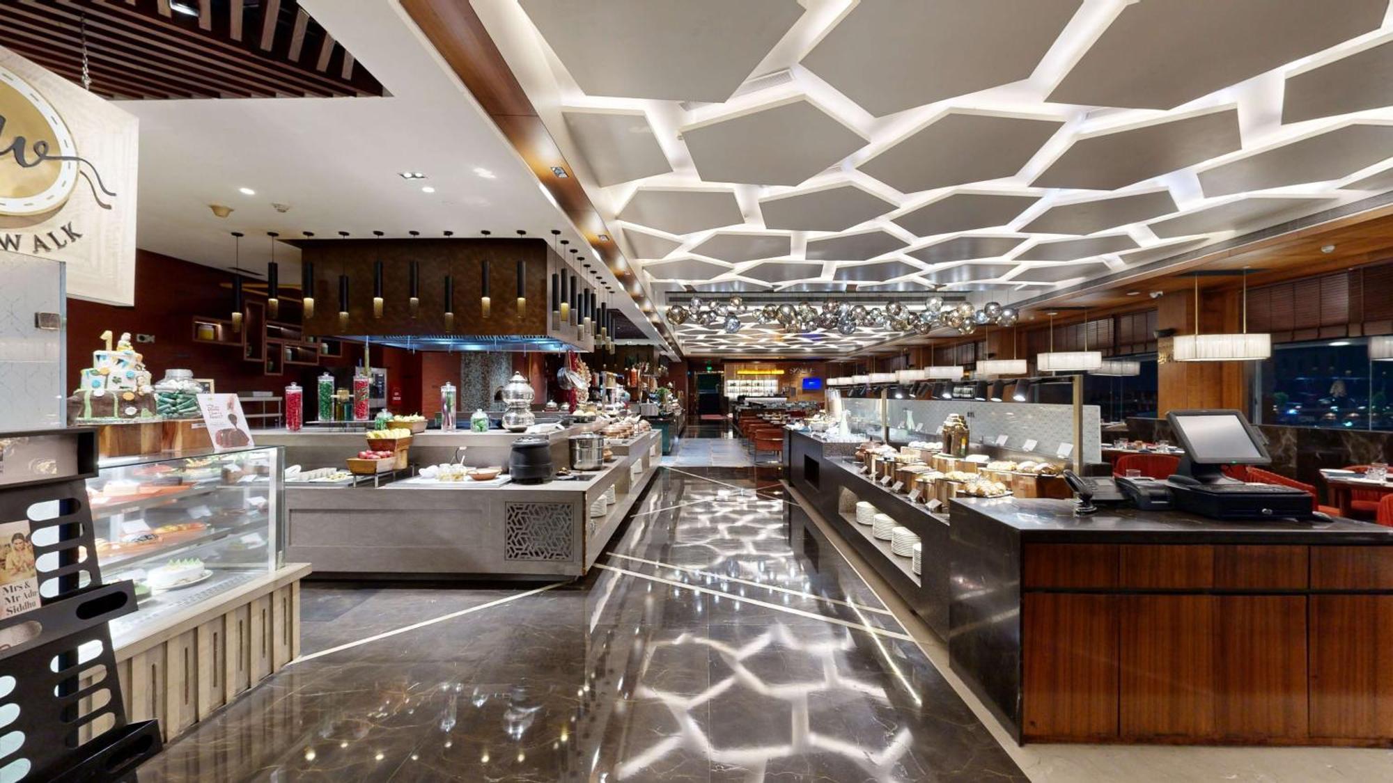 Hotel Radisson Blu Towers Kaushambi Delhi Ncr Ghaziabad Zewnętrze zdjęcie The buffet at the hotel