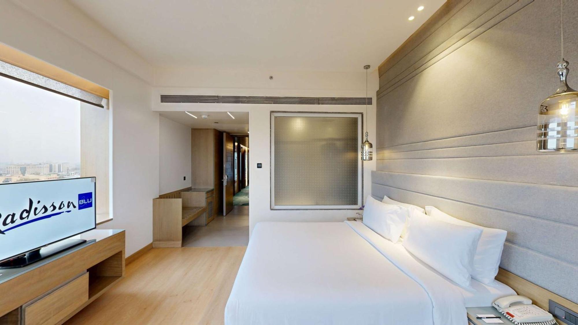 Hotel Radisson Blu Towers Kaushambi Delhi Ncr Ghaziabad Zewnętrze zdjęcie Deluxe Room