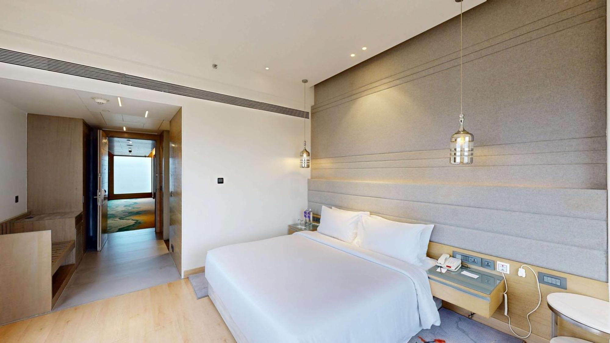 Hotel Radisson Blu Towers Kaushambi Delhi Ncr Ghaziabad Zewnętrze zdjęcie A bedroom at the hotel